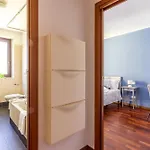 Station & Center - Self Check-in & Remote Access Apartment