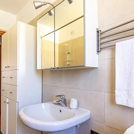Station & Center - Self Check-in & Remote Access Apartment